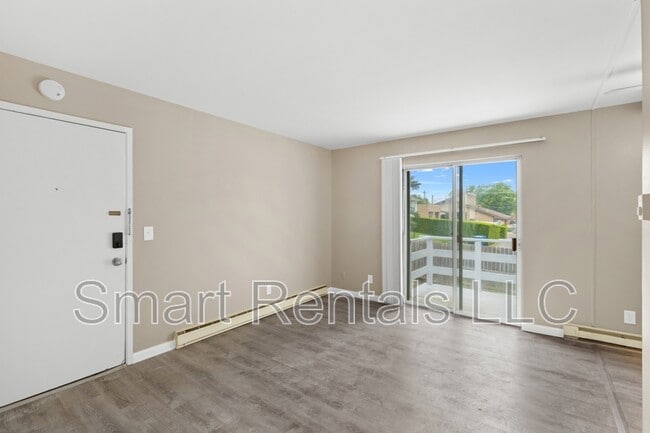 Building Photo - 9951 Chateau Roi Dr