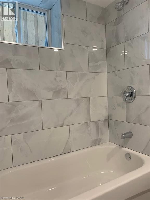 Photo du bâtiment - 17 Mayflower Ave