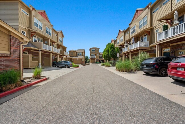 Foto del edificio - Comfortable Broomfield Townhome Close to Shopping & Trails