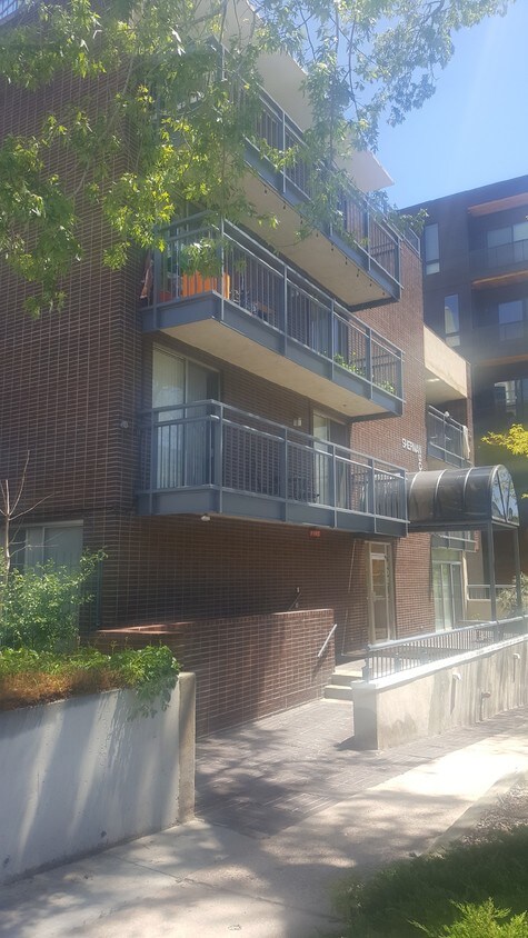 Foto principal - 830 Sherman St