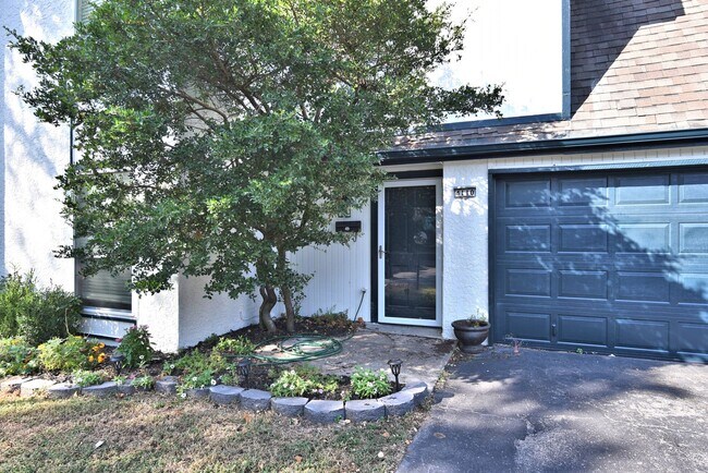 Foto del edificio - Updated 2 bed, 2 bath townhouse with 1,788...