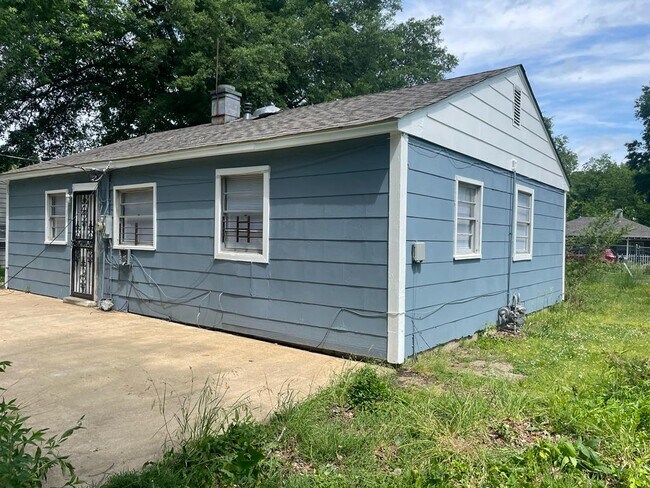 Building Photo - 901 Restbrook Ave