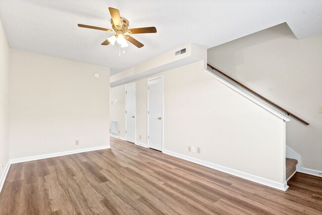 Building Photo - 2303 Raleigh Ct