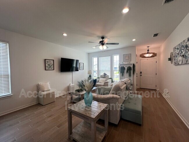 Building Photo - 3218 El Paso Dr