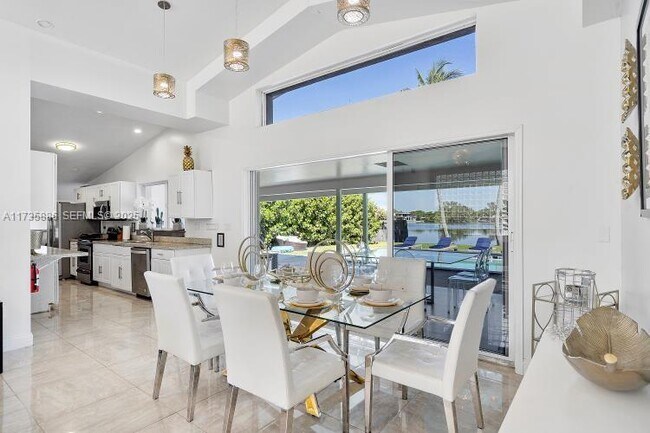 Foto del edificio - 2541 NE 195th St