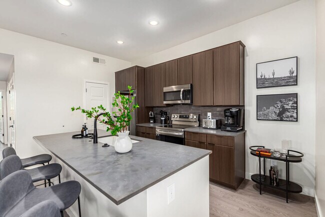 Building Photo - 6249 E Pinnacle Vista Dr