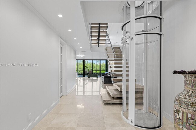 Foto del edificio - 6124 Paradise Point Dr