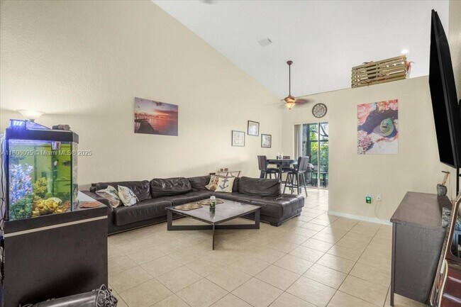 Foto del edificio - 2400 E Aragon Blvd