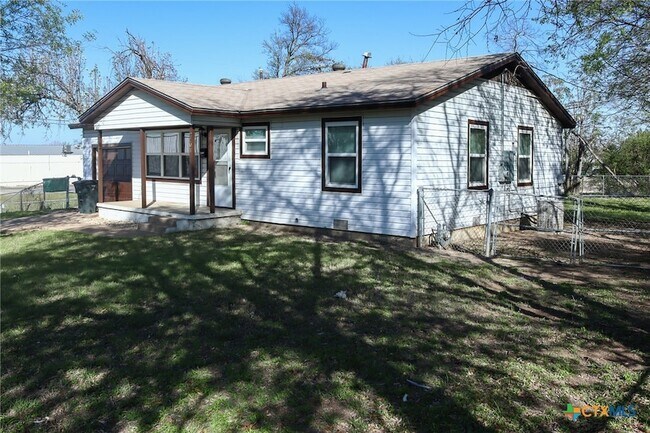 Foto del edificio - 2701 Hillside Dr