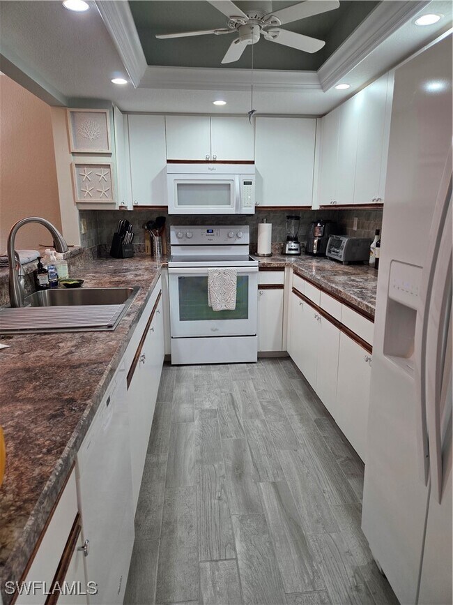Foto del edificio - 22161 Tallwood Ct