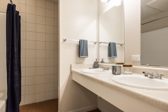 Foto del edificio - 3212 Red River St