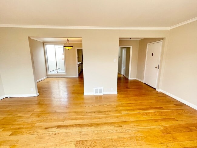 Building Photo - Beautiful 3 Bed / 2 Bath Sunset/Parkside Home!