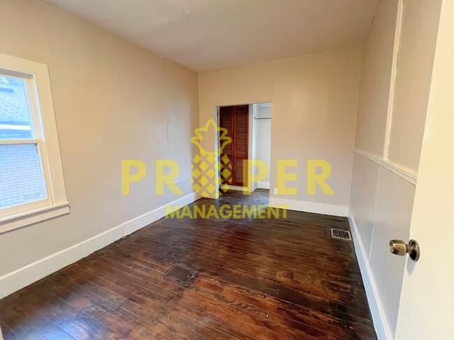 Building Photo - 2 bedrooms 1 bathroom house
