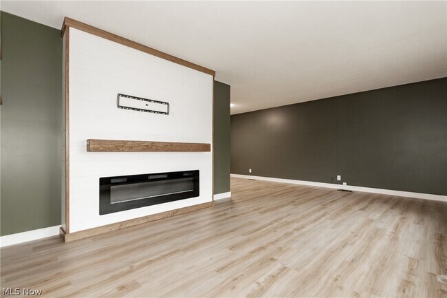 Foto del edificio - 8806 Norwood Dr