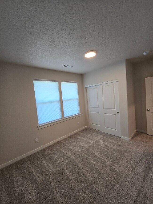 Foto del edificio - 2232 W Jay Ave