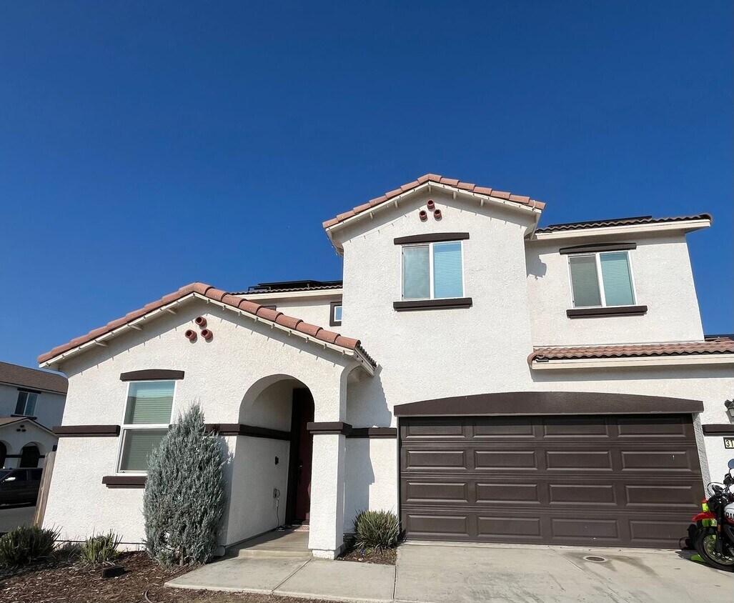 Building Photo - Beautiful Home for rent in Visalia, Ca