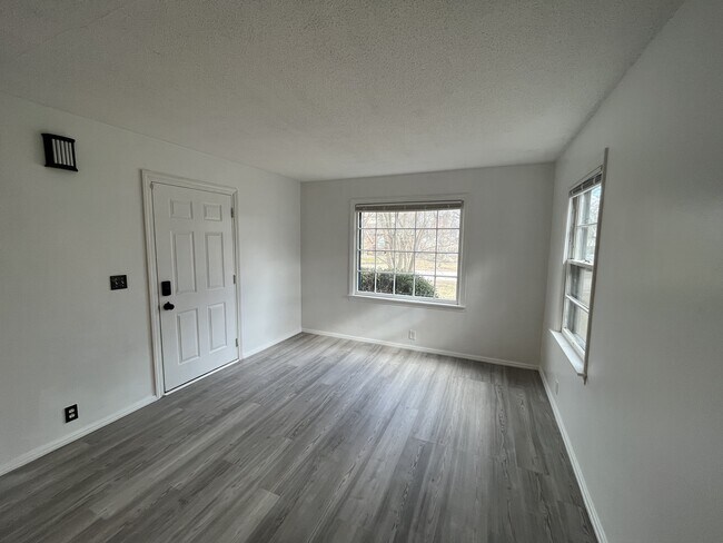 Building Photo - 307 S Normandy Dr