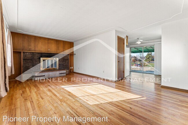 Building Photo - 3 br, 2 bath House - 8391 Oakwood St