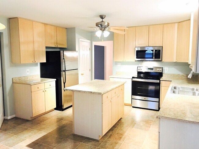 Building Photo - STAFFORD - UPDATED COLONIAL - SPOTLESS