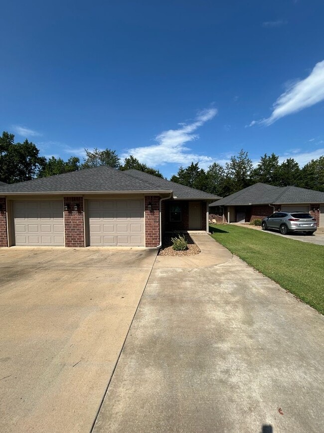 Building Photo - 103 Sequoya Dr