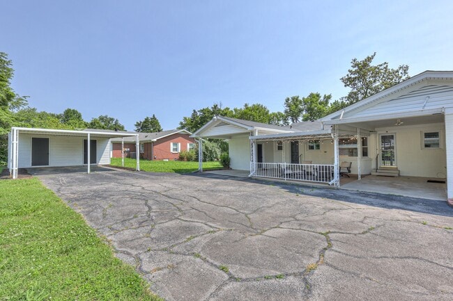Building Photo - 1124 Toddington Dr