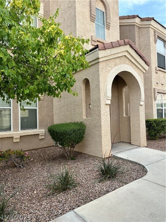 Primary Photo - 10550 W Alexander Rd