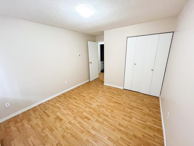 Building Photo - Penticton Mainstreet Apartments