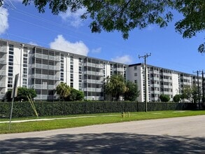 Building Photo - 16851 NE 23rd Ave