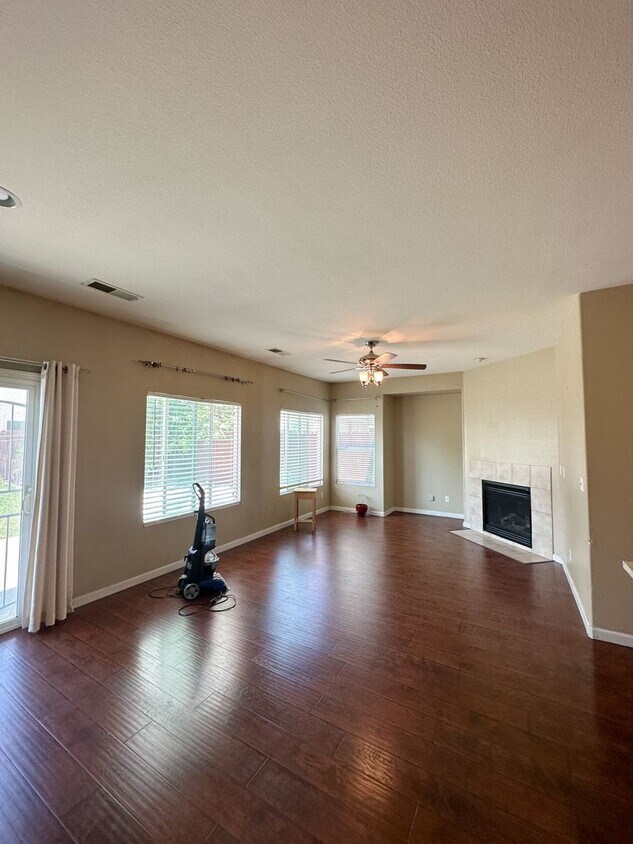 Foto del edificio - Cute As A Bug 3/2 Natomas Home (PLEASE REA...