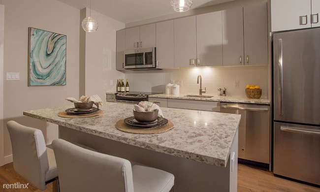 Building Photo - 1 br, 1 bath  - 60 Seaport Blvd Unit 135