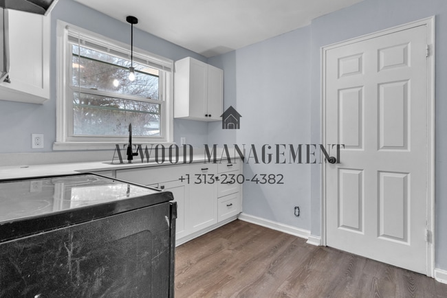 Building Photo - This beautifully updated 3-bedroom, 2-bath single-family home is ready for move-in!