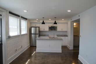 Building Photo - 403 W Court St