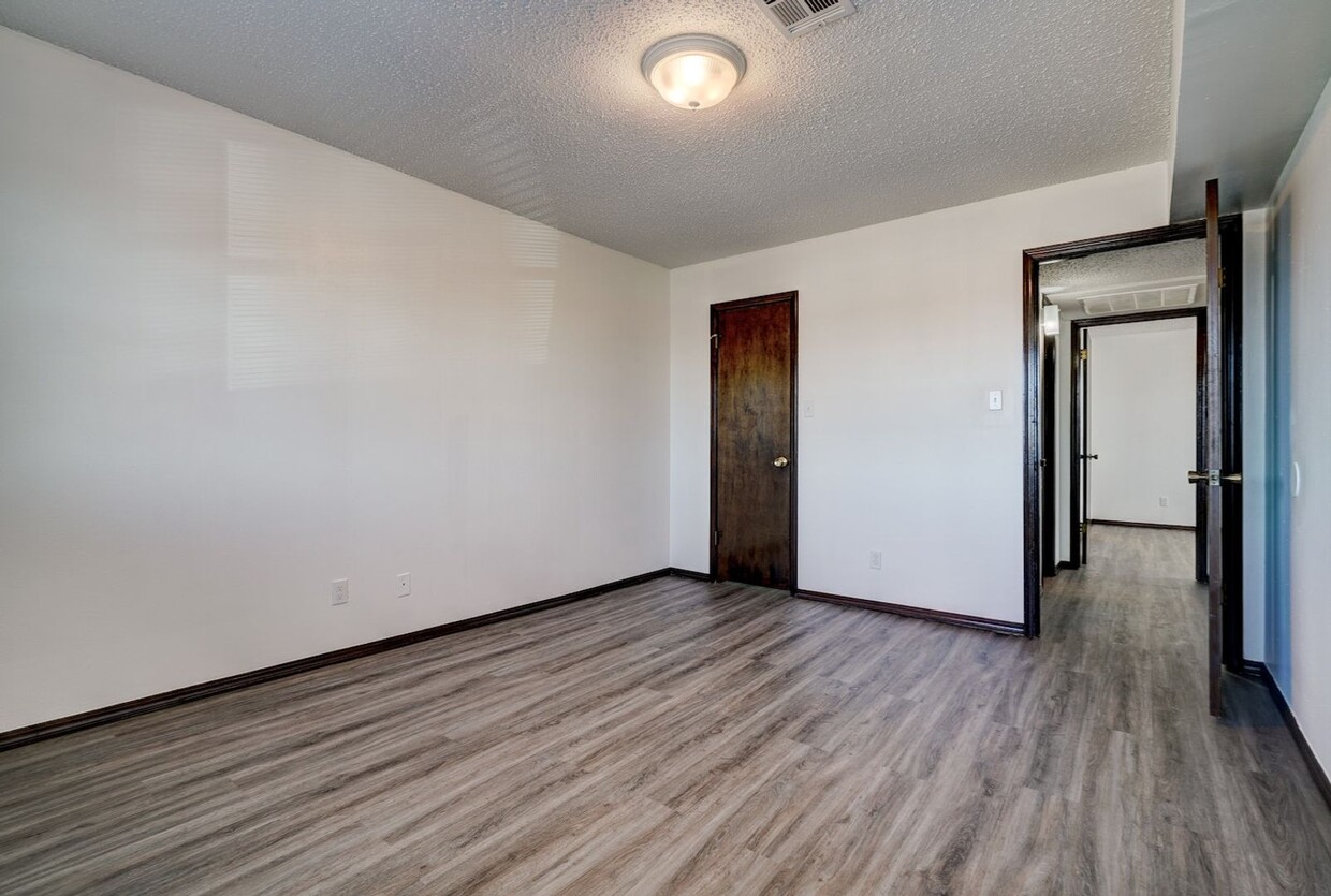 Foto del edificio - Spacious 1 Br 1 Ba available for loft for ...