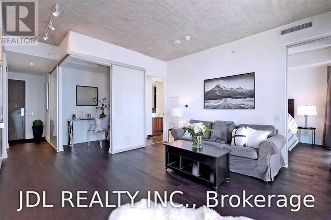 Building Photo - 185 Roehampton Ave