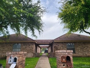 Building Photo - 16 E Coyote St