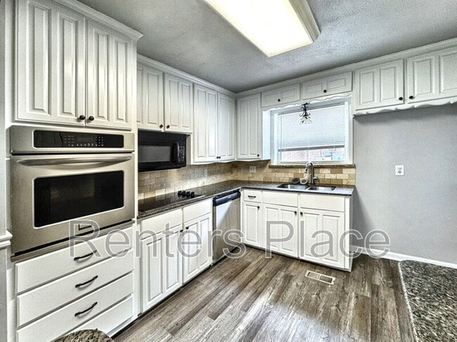 Building Photo - 2227 S 107th Ave E