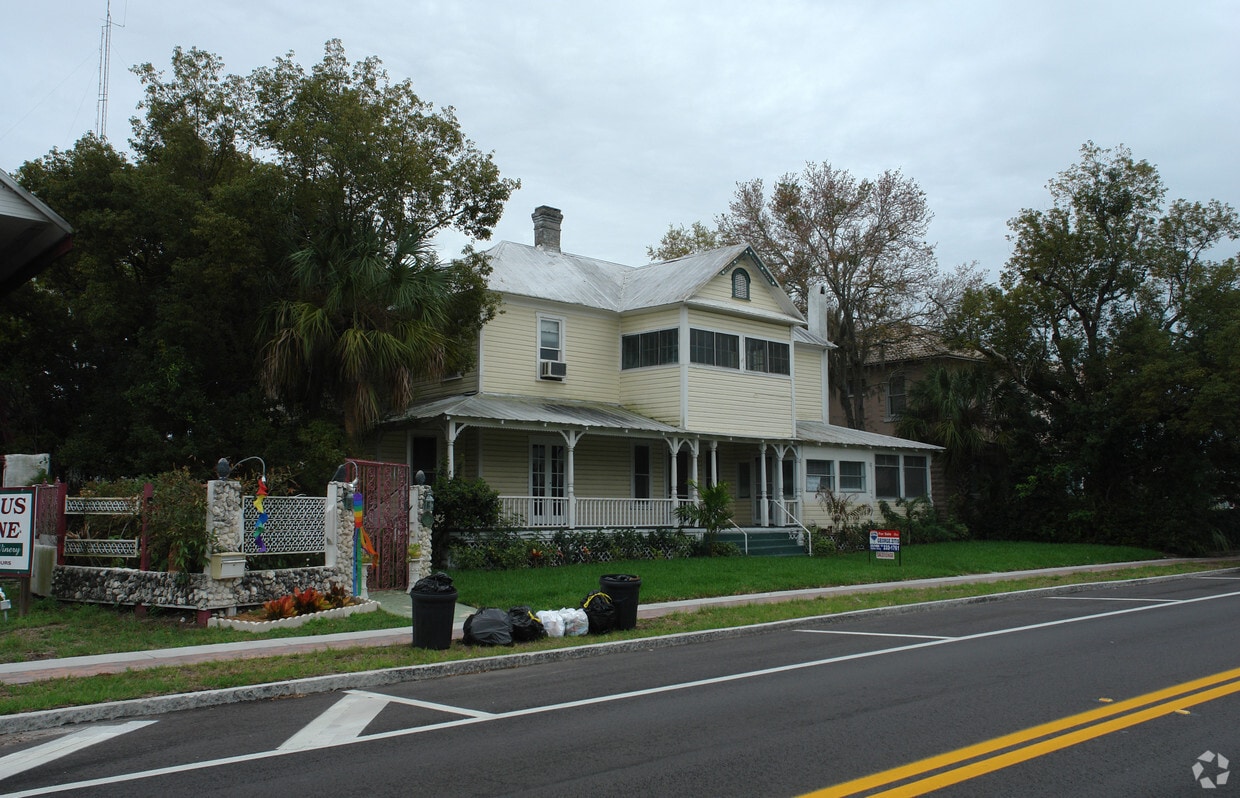 318 Tarpon Ave E, Tarpon Springs, FL 34689 Apartments in Tarpon
