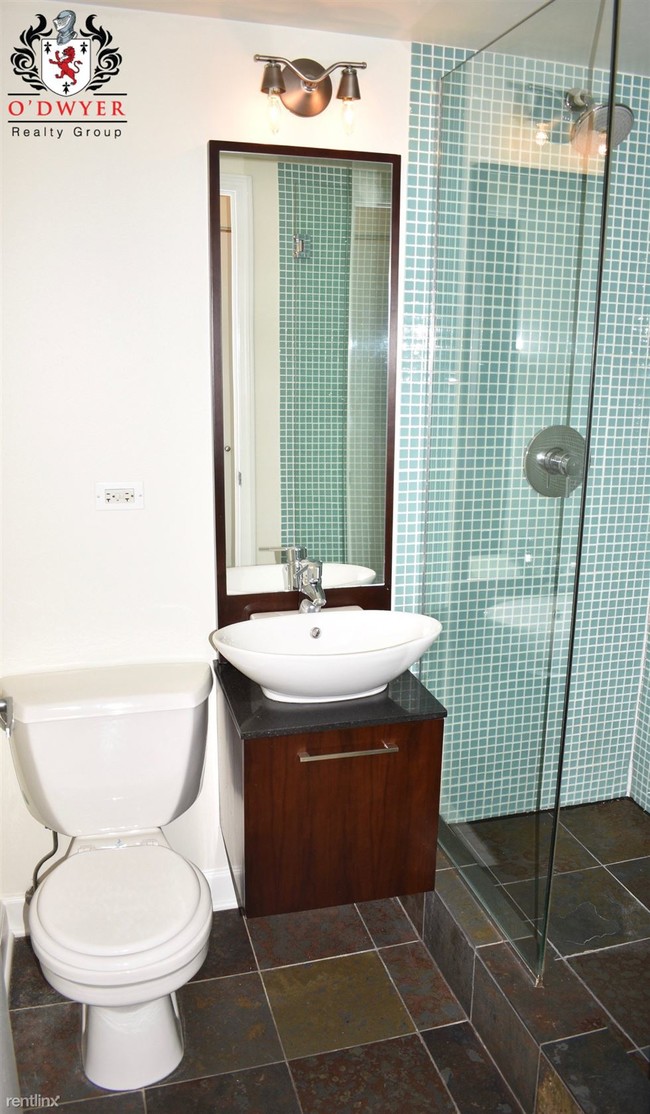 Building Photo - 1 br, 1 bath  - 1400 N Lake Shore Dr Apt 22C