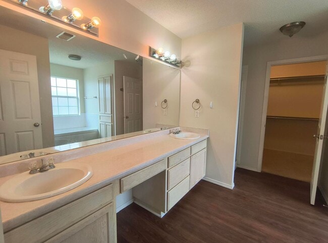 Building Photo - 4302 Pinon Ridge Dr