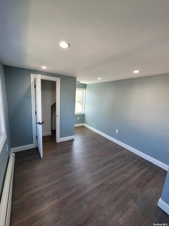 35 Sobro Ave, Valley Stream, NY 11580 House Rental in Valley Stream