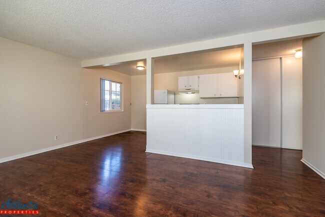 Building Photo - 4005 Will Rogers Dr