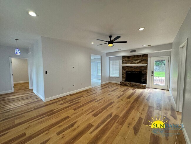 Foto del edificio - Stunning 4 Bedroom Home in Bluewater Bay!