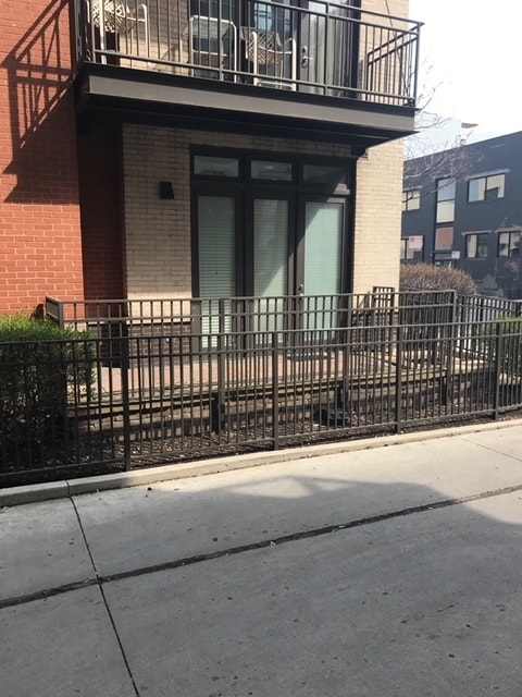 Patio 2 - 906 N Larrabee St