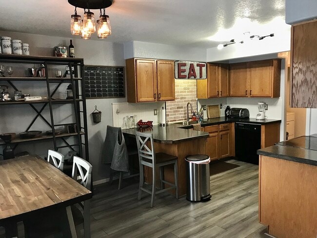 Photo - 1010 Winona Cir House