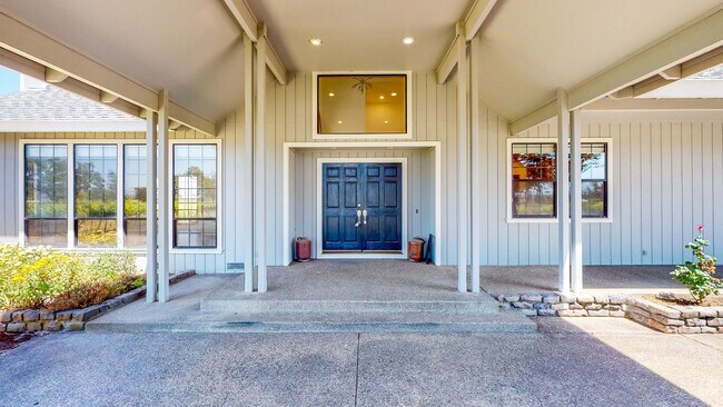 Foto del edificio - Beautiful 4 bedroom 3.5 bath Home with 2 c...