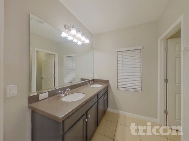 Foto del edificio - 9229 Halsey Dr