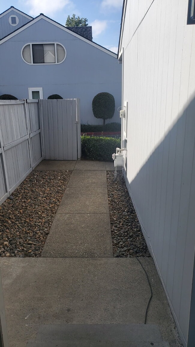 Foto del edificio - 2791 McBride Ln