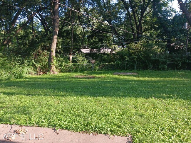 Building Photo - 3 br, 1 bath House - 6215 Lathrop Avenue