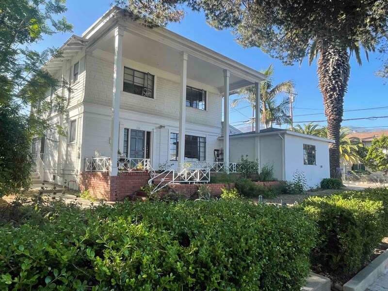 Primary Photo - 333 E Anapamu St