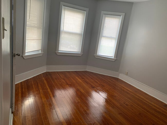 Building Photo - 19 Topliff St